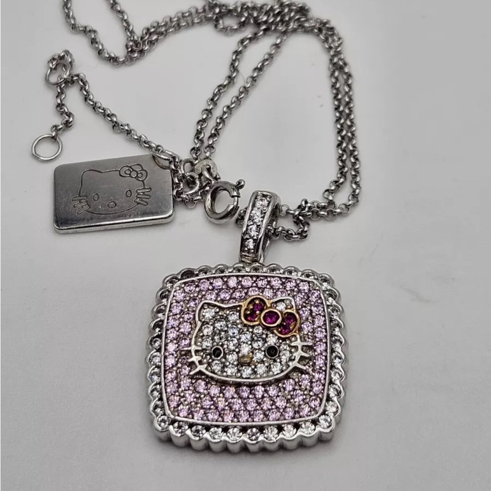 In search of this hello kitty necklace!!